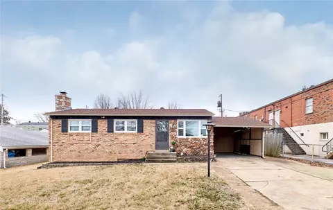 4220 Sweet Gum Dr, Saint Louis, MO 63125