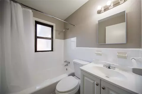 Bath - 10149 Coburg Lands Dr, Saint Louis, MO 63137 photo 1 of 1