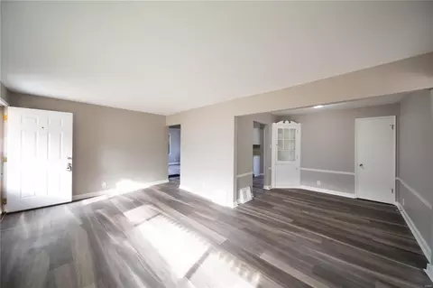 Living - 10149 Coburg Lands Dr, Saint Louis, MO 63137 photo 1 of 1
