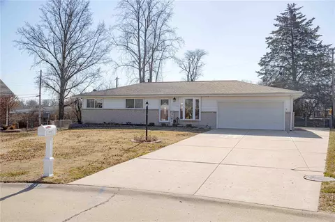 10632 Geanlee Dr, Saint Louis, MO 63123