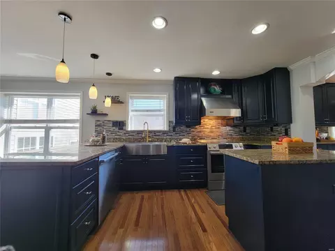 Kitchen - 7 Char Bea Ln, Olivette, MO 63132 photo 1 of 6