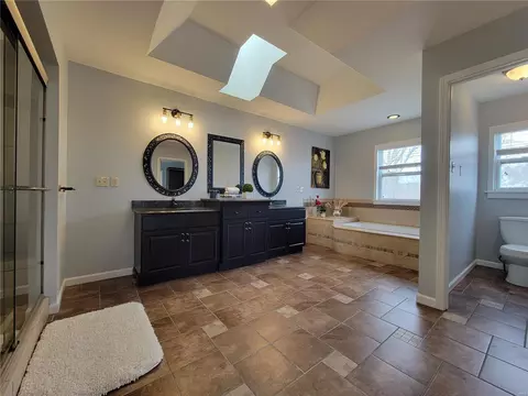 Bath - 7 Char Bea Ln, Olivette, MO 63132 photo 3 of 6