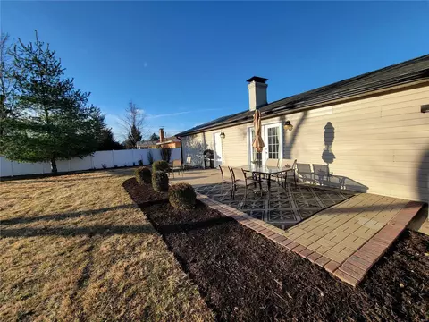 Exterior - 7 Char Bea Ln, Olivette, MO 63132 photo 6 of 10