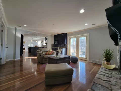 Living - 7 Char Bea Ln, Olivette, MO 63132 photo 2 of 7