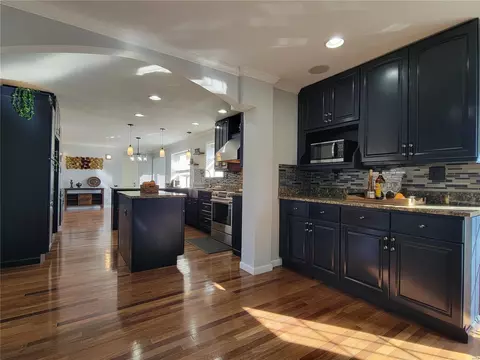 Kitchen - 7 Char Bea Ln, Olivette, MO 63132 photo 4 of 6