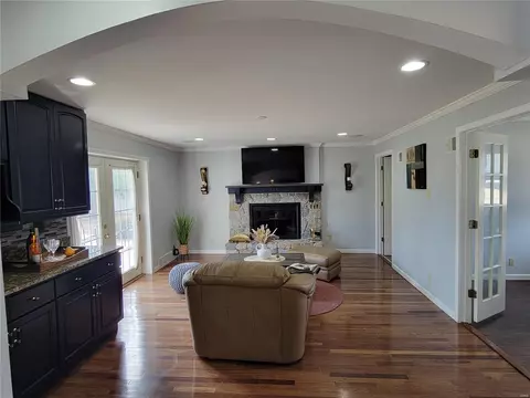 Living - 7 Char Bea Ln, Olivette, MO 63132 photo 1 of 7