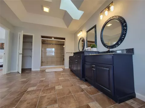 Bath - 7 Char Bea Ln, Olivette, MO 63132 photo 4 of 6