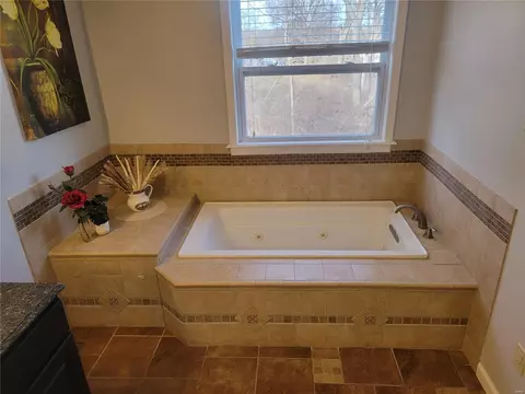 Bath - 7 Char Bea Ln, Olivette, MO 63132 photo 5 of 6