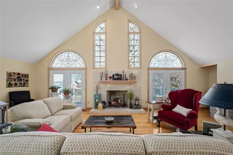 Living - 703 Carman Meadows Dr, Manchester, MO 63021 photo 2 of 7