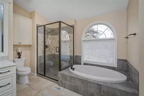 Bath - 703 Carman Meadows Dr, Manchester, MO 63021 photo 2 of 4