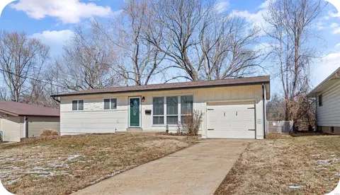 8305 Richwood Ln, Hazelwood, MO 63042