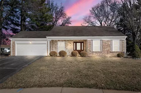 6 Pittsfield Ct, Chesterfield, MO 63017
