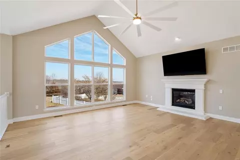 Living - 29 Eliot Ct, O'fallon, MO 63366 photo 2 of 4