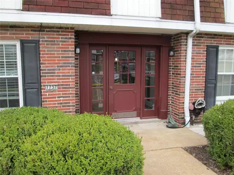1737 Herault Pl #B, Saint Louis, MO 63125