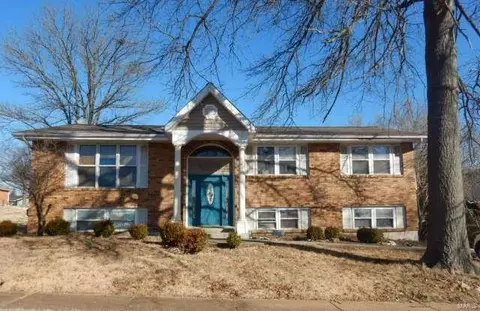 4717 Langwood Ct, Saint Louis, MO 63129