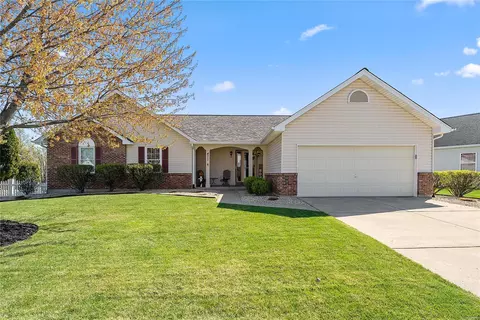 471 Winter Park Dr, O'fallon, MO 63366