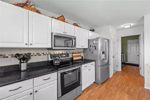 Kitchen - 471 Winter Park Dr, O'fallon, MO 63366 photo 3 of 4