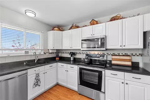 Kitchen - 471 Winter Park Dr, O'fallon, MO 63366 photo 2 of 4