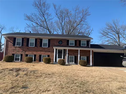 2265 Montagne Dr, Florissant, MO 63033