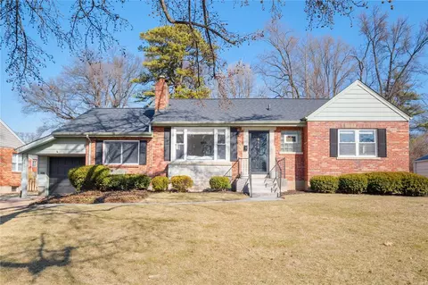 555 Cannonbury Dr, Saint Louis, MO 63119