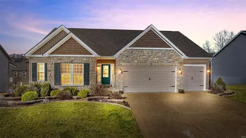303 Edgefield Ct, Wentzville, MO 63385
