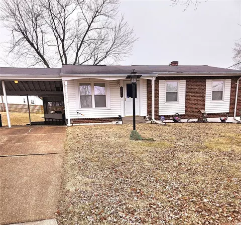 5414 Valleyside Ln, Saint Louis, MO 63128