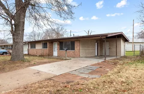 1950 Thunderbird Ave, Florissant, MO 63033