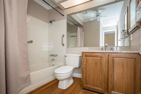 Bath - 1302 Tahoe Valley Ct, Ballwin, MO 63021 photo 2 of 2