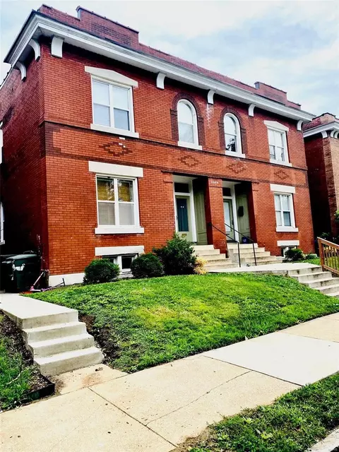 3008 Henrietta St, Saint Louis, MO 63104