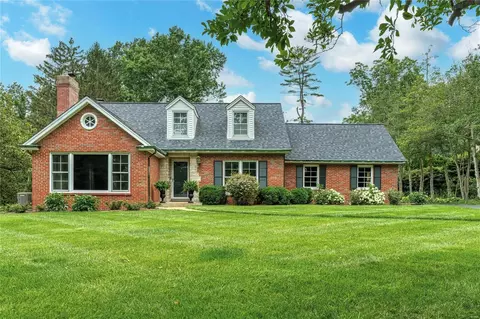 31 Frontenac Estates Dr, Frontenac, MO 63131