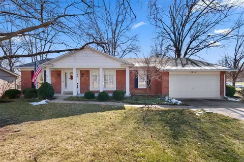 13284 Gateroyal Dr, Saint Louis, MO 63131