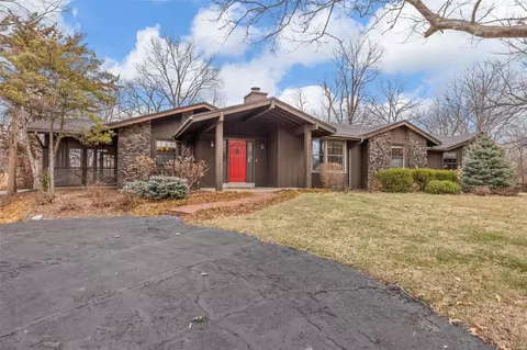 1000 Krauswood Dr, Kirkwood, MO 63122