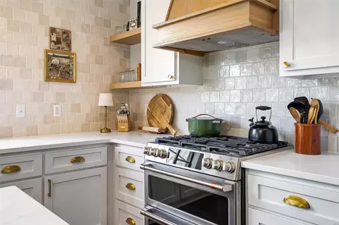 Kitchen - 914 Stone Spring Dr, Eureka, MO 63025 photo 1 of 5