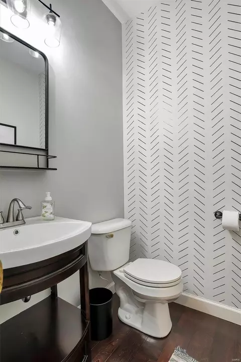 Bath - 914 Stone Spring Dr, Eureka, MO 63025 photo 2 of 5