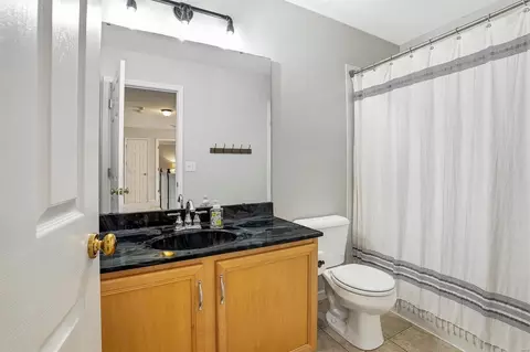 Bath - 914 Stone Spring Dr, Eureka, MO 63025 photo 5 of 5