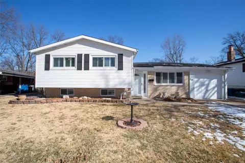50 Gocke Pl, Overland, MO 63114