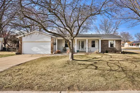 35 Constellation Hl, Saint Peters, MO 63376