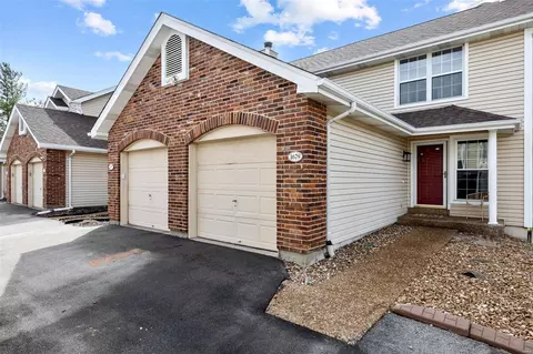 1679 Mount Vernon Dr #5, Saint Charles, MO 63303
