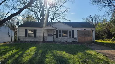 9769 Vickie Pl, Saint Louis, MO 63136