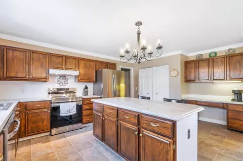 Kitchen - 101 Spangle Way Ct, O'fallon, MO 63366 photo 2 of 2