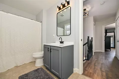 Bath - 250 Tyndale Dr, O'fallon, MO 63366 photo 2 of 3