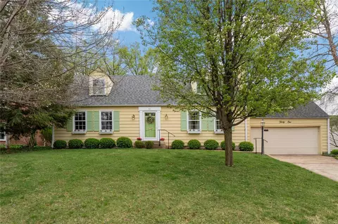 31 Hill Dr, Kirkwood, MO 63122