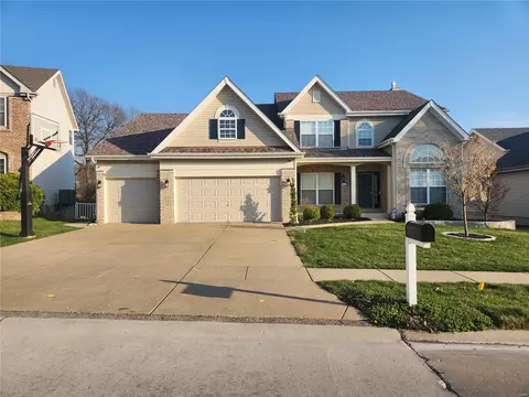 1864 Lunenburg Dr, Saint Peters, MO 63376
