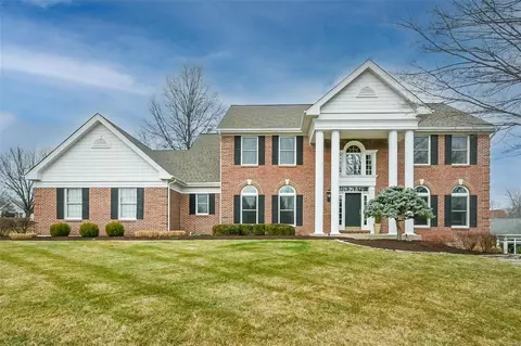 14761 Brook Hill Dr, Chesterfield, MO 63017