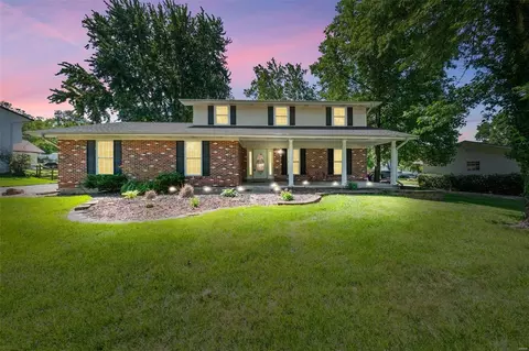 18 Snow Hill Dr, Saint Peters, MO 63376