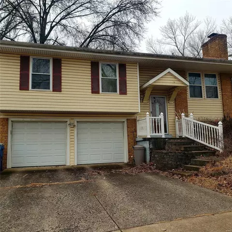 2311 Country Village Ct, Maryland Heights, MO 63043