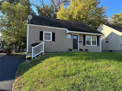 10236 Baltimore Ave, Saint Ann, MO 63074