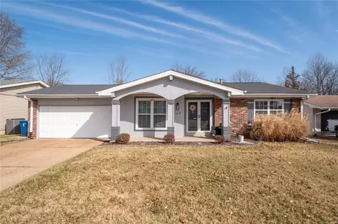 569 Lemonwood Dr, Ballwin, MO 63021