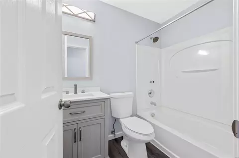 Bath - 807 Brookmead Dr, O'fallon, MO 63366 photo 3 of 3