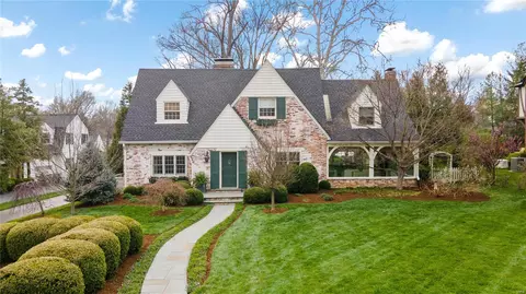 9 Berkley Ln, Saint Louis, MO 63124
